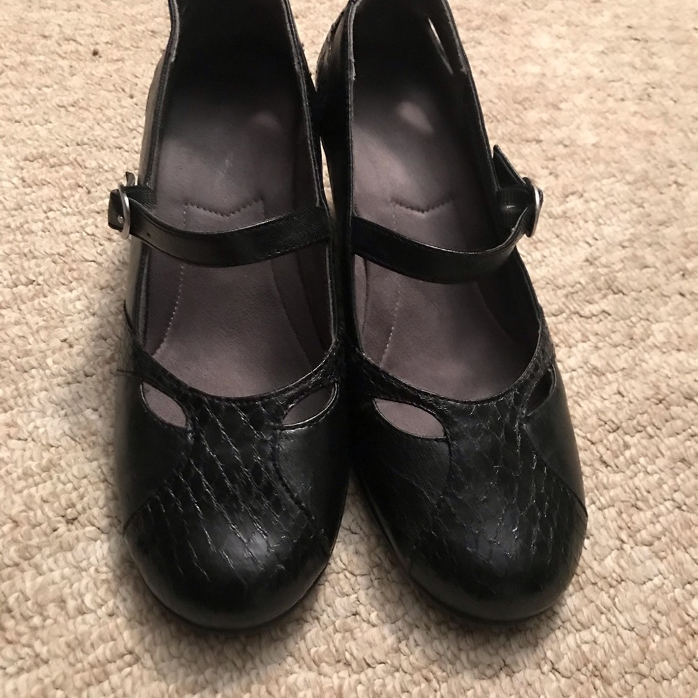 Cute black pump